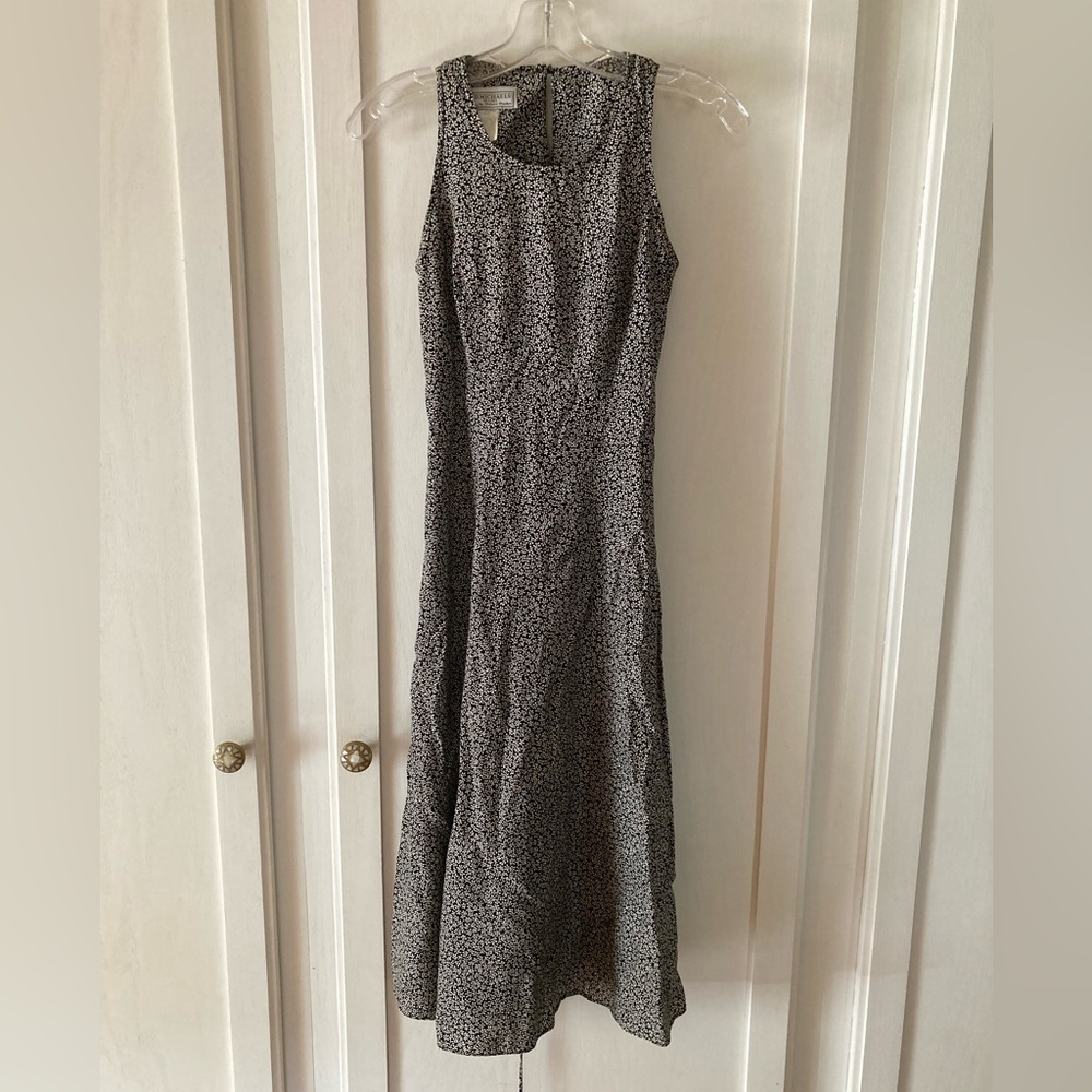 VTG E.D. Michaels Sleeveless Black and White Midi Dress with Subtle Floral Print